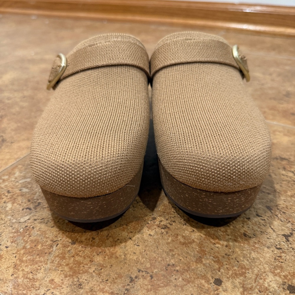 Rothys The Classic Clog Tan Platform Buckle Knit Shoes Womens Sz 9.5 NWOB Staple - Picture 3 of 9